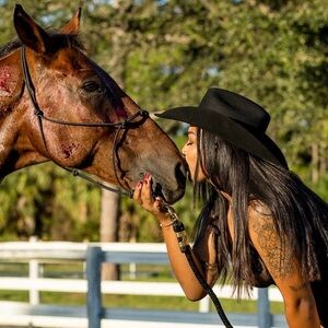 Meet your Posher, Alexxa